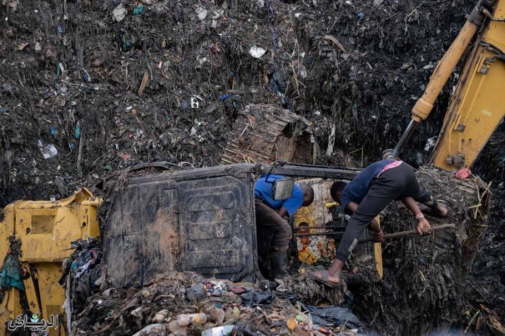 Число жертв растет после обрушения свалки в Кампале