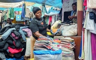 Угандийское правительство вызвало споры увеличением таможенных пошлин на импортируемую одежду